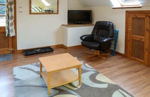 Glen Urquhart House | Lakefield Apartment