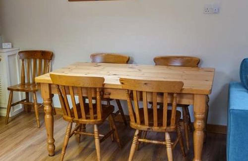 Glen Urquhart House | Lakefield Apartment