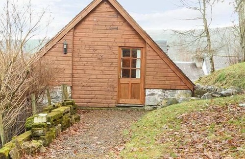 Glen Urquhart Cottage | LAKEFIELD APARTMENT, pet friendly in Drumnadrochit, Loch Ness