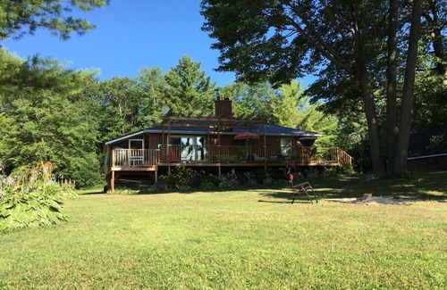 Bala Cottage | Lakefront Cottage with Sauna and Steam Room near Bala - 4 Season