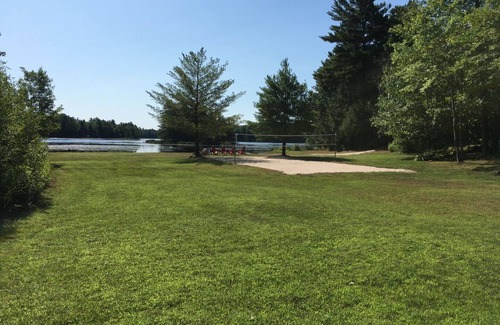 Bala Cottage | Lakefront Cottage with Sauna and Steam Room near Bala - 4 Season