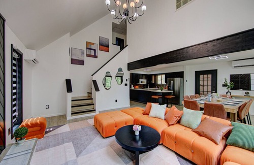 East Stroudsburg House | Lakefron House in Woods