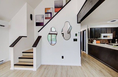 East Stroudsburg House | Lakefron House in Woods