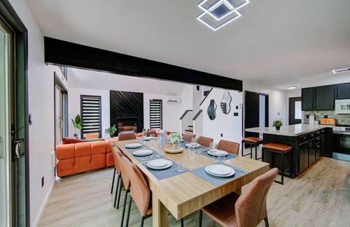 East Stroudsburg House | Lakefron House in Woods