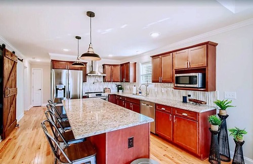Lake Norman of Catawba House | Lakefront retreat for family, friends & fun!