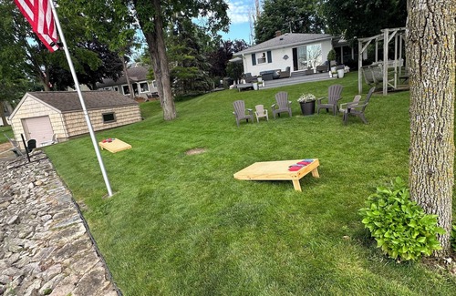 Butte Des Morts House | Lakefront 2-bed house in Oshkosh with dock!