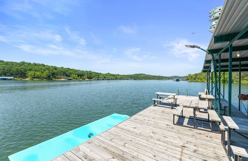 Kimberling City Cabin | Lakefront 2BR Duplex Cabin w/Pool + Boat dock
