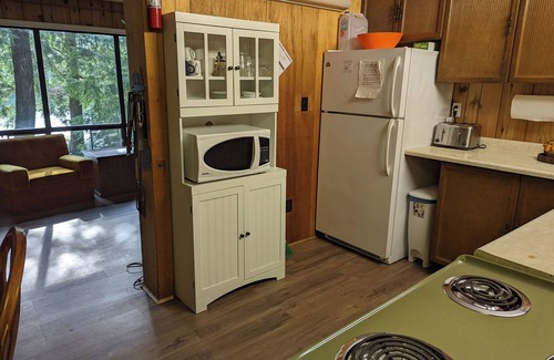 Clear Lake Cottage | Lakefront 3 bdrm Getaway, north Muskoka near Huntsville