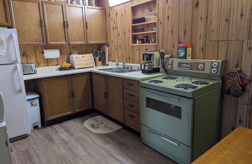 Clear Lake Cottage | Lakefront 3 bdrm Getaway, north Muskoka near Huntsville
