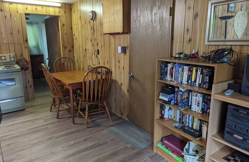 Clear Lake Cottage | Lakefront 3 bdrm Getaway, north Muskoka near Huntsville