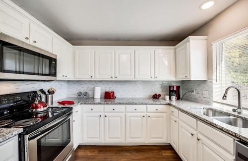 Irving House | Lakefront 3 bed 1 bath HomeSuite. Read the listing