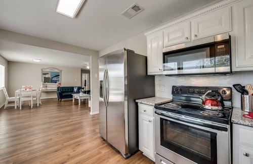 Irving House | Lakefront 3 bed 1 bath HomeSuite. Read the listing