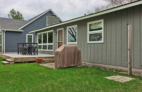 Williamsburg House | Lakefront 3 bed/2bath cottage with A/C