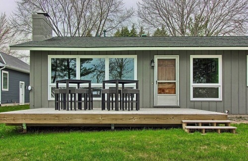 Williamsburg House | Lakefront 3 bed/2bath cottage with A/C
