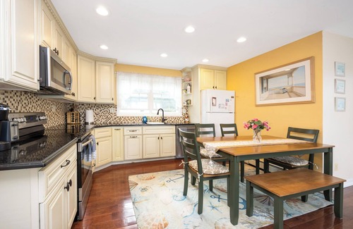 Glasser Apartment | LAKEFRONT - 3-bedroom apartment on Lake Hopatcong - Main Lake Views