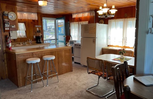Harrison Cottage | Lakefront 3 Bedroom Cottage On Chain Of Lakes Private Sandy Beach, Pet Friendly