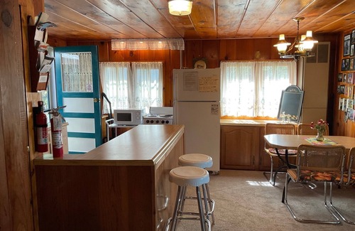 Harrison Cottage | Lakefront 3 Bedroom Cottage On Chain Of Lakes Private Sandy Beach, Pet Friendly