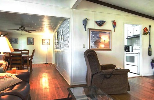 Lakeland House | Lakefront 3 Bedroom Pet family with fishing dock