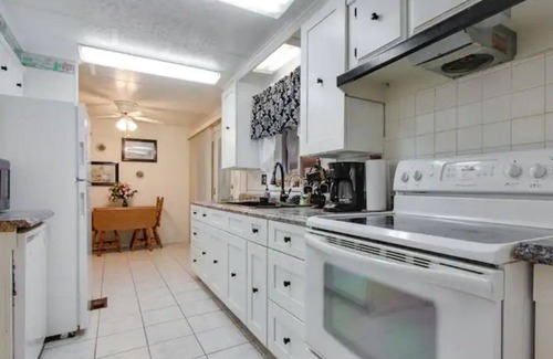 Lakeland House | Lakefront 3 Bedroom Pet family with fishing dock