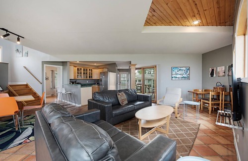 Sandusky House | Lakefront 3-BR Home Summer and Winter Getaways close to Sports Force