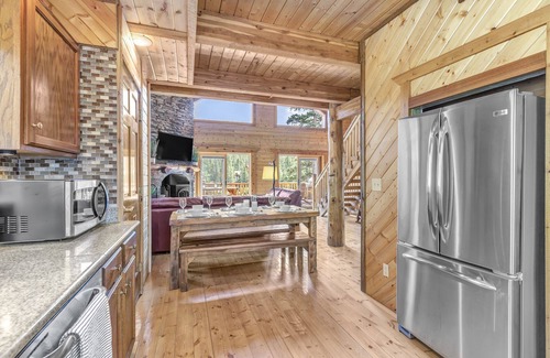 Saint Mary's House | Lakefront 3BR Cabin 1 Hr from Denver