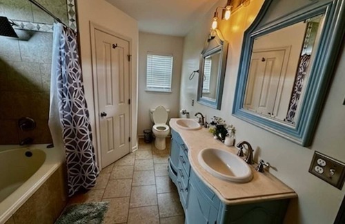 Old Hickory House | Lakefront 3BR Cozy House with BBQ & Hot Tub