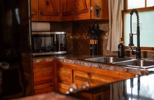 Auburndale House | Lakefront 3BR+Loft, Jacuzzi, Games, Sleeps 12