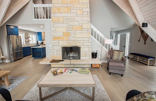 Leland House | Lakefront 3BR Luxury Home at High Bluffs