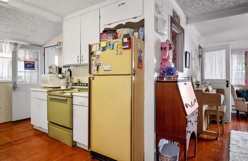 Fancher House | Lakefront 3BR Retreat Near Niagara Falls, Sleeps 7