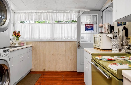 Fancher House | Lakefront 3BR Retreat Near Niagara Falls, Sleeps 7
