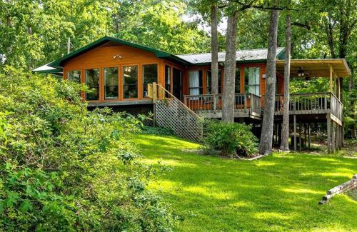 Negreet Apartment | Lakefront 3BR with Bunkhouse and Kayaks, Rowboat Included