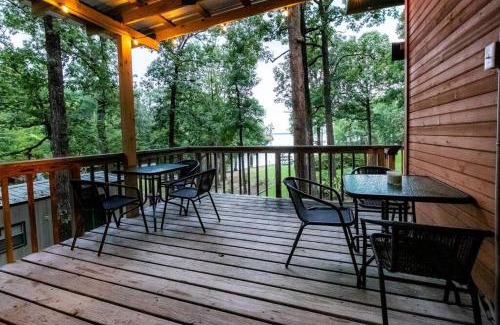 Negreet Apartment | Lakefront 3BR with Bunkhouse and Kayaks, Rowboat Included