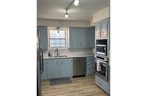 Ventress House | Lakefront 4-bedroom/2 BA, Sleeps 10 , private pool and pier. + VIEW !