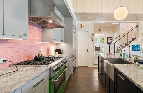 Elkhorn House | Lakefront 4-Bedroom Retreat in Elkhorn