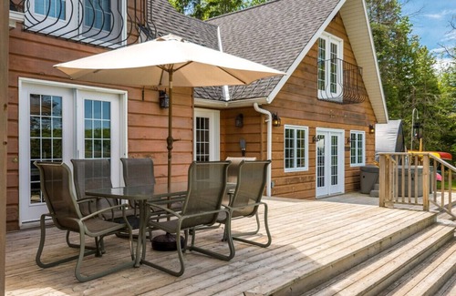 Algonquin Highlands Apartment | Lakefront, 4000sq/f, Gym, Beach, Hot Tub, Sauna