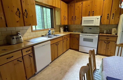 Gravenhurst Cottage | Lakefront 4-Season Cottage on Muskoka's Kahshe Lake