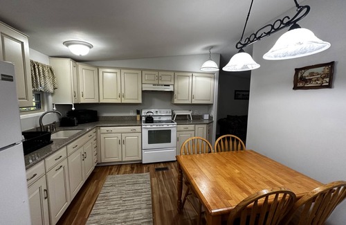 Union County House | Lakefront 4acre Lake Close to Charlotte Perfect for Weddings+Venues+Family Fun