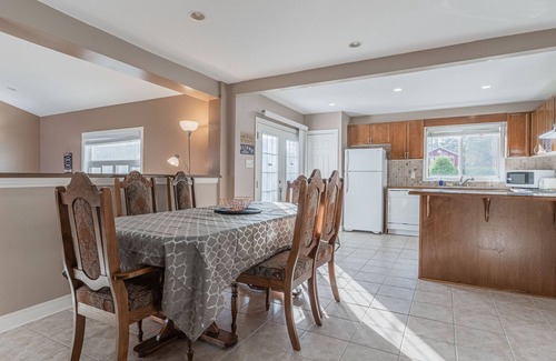 Alcona Cottage | Lakefront 4BDR Cottage in Innisfil with Firepit, BBQ and 500Mbps WiFi