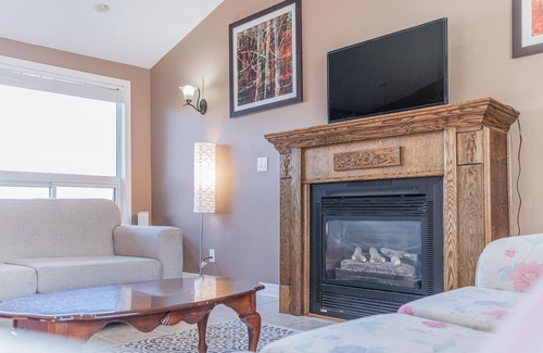 Alcona Cottage | Lakefront 4BDR Cottage in Innisfil with Firepit, BBQ and 500Mbps WiFi