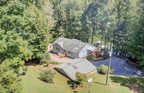 Moneta House | Lakefront 4BR, Private Dock, Fire Pit, Internet, Kayaks, game room, quiet coven