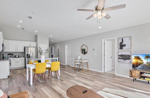 St. Marys House | Lakefront 4BR Retreat Near Kings Bay Modern & Remote Work Ready