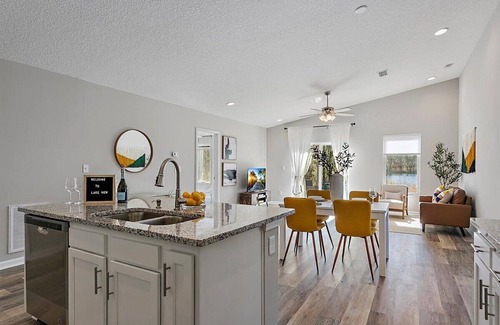 St. Marys House | Lakefront 4BR Retreat Near Kings Bay Modern & Remote Work Ready