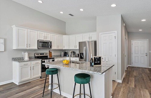 St. Marys House | Lakefront 4BR Retreat Near Kings Bay Modern & Remote Work Ready