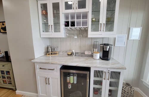Vermilion House | Lakefront - 4BR w/Hot Tub & Sauna