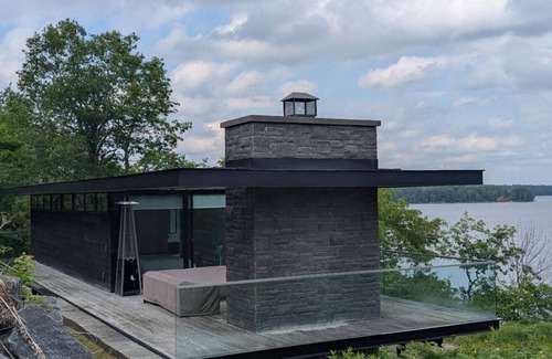 Gravenhurst Cottage | Lakefront 5 Bedroom + 5 bathroom Cottage w/Boat on Miller Island Muskoka