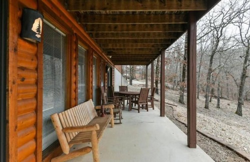 Eagle Rock House | Lakefront 5 Bedroom, 3 Bath Cabin on Tablerock Lake, PONTOON available to rent!