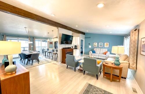 Vermilion House | Lakefront 5 Bedroom Vacation Home - Sleeps 12!
