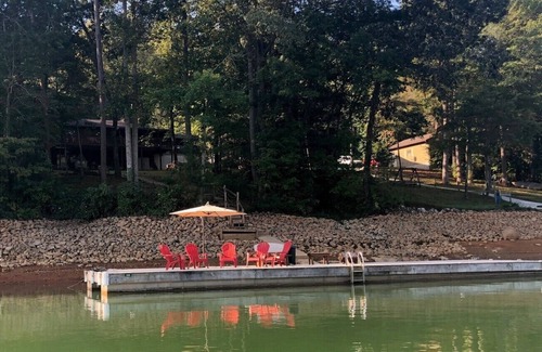 La Follette House | Lakefront 5 BR Vacation Home w/Large Private Dock- Only 12 Steps to the lake!