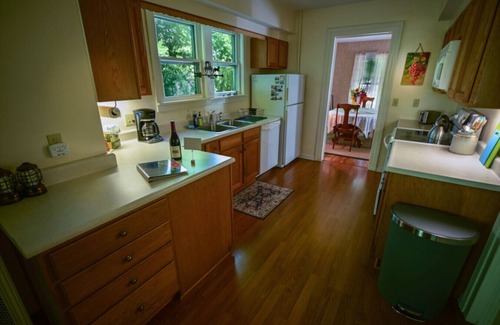 Town of Jerusalem House | Lakefront 5BR Cottage on Keuka Lake w/Firepit