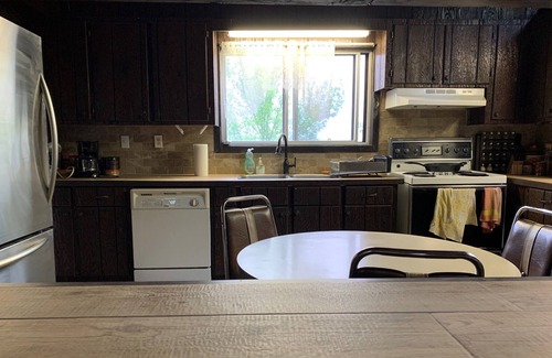 Ramara Cottage | Lakefront 7-Bedroom Cottage